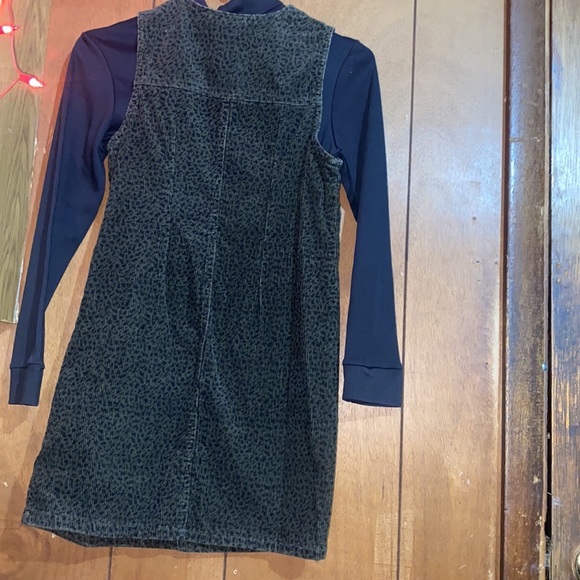 Black and brown cheetah print dress long black under sleeve. - Picture 2 of 3